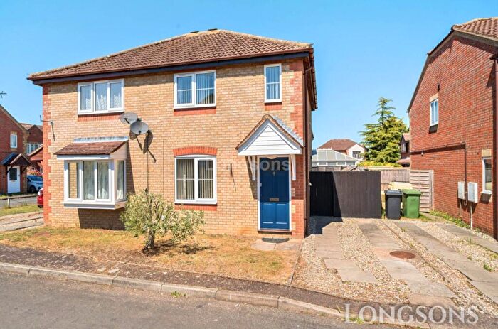 2 Bedroom Semi-Detached House For Sale In Hunters Oak, Watton, IP25