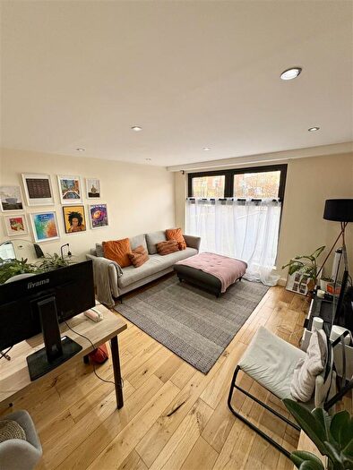2 Bedroom Apartment To Rent In Spurstowe Terrace, Hackney, E8