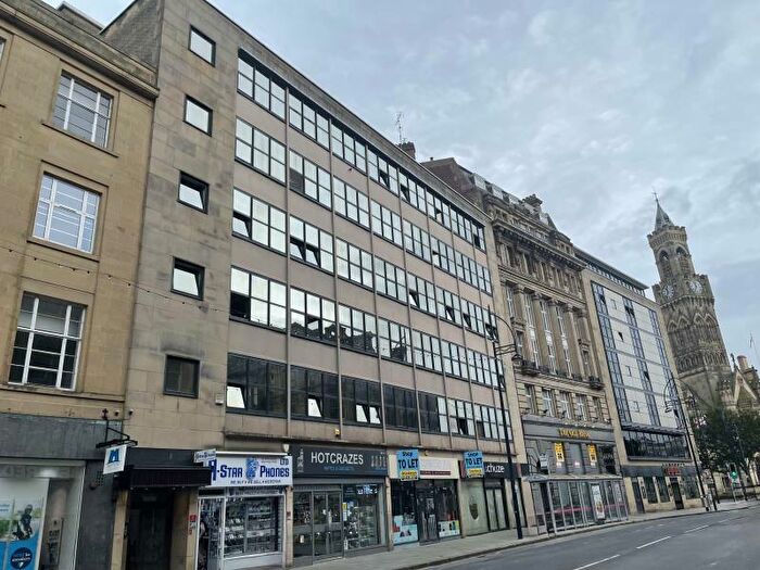 2 Bedroom Apartment To Rent In Ivebridge House, Bradford, BD1