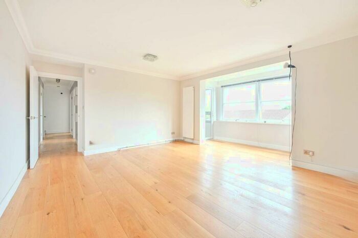 3 Bedroom Flat To Rent In Rookwood Court, Guildford, , Guildford, GU2