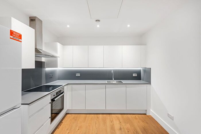 5 Bedroom Flat To Rent In Homerton High Street, London, E9