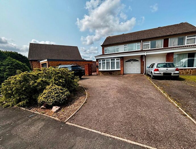 3 Bedroom Semi-Detached House To Rent In Ross Way, Nuneaton, CV11
