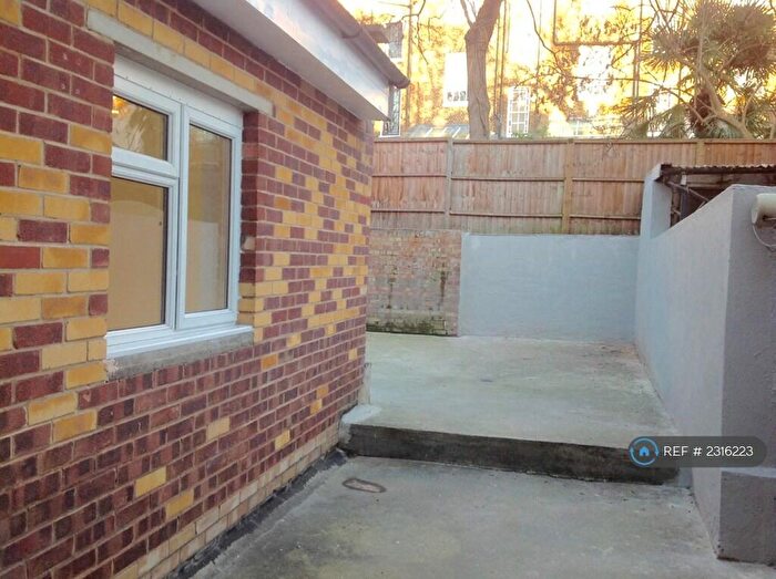 Studio To Rent In Caledonian Road, London, N1