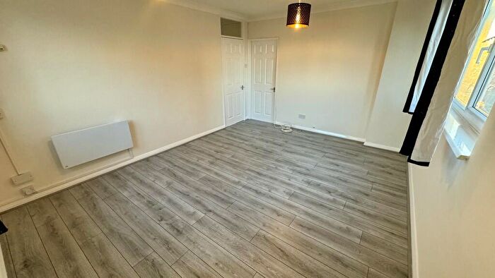 2 Bedroom Apartment To Rent In Broadway West, Leigh-on-Sea, SS9