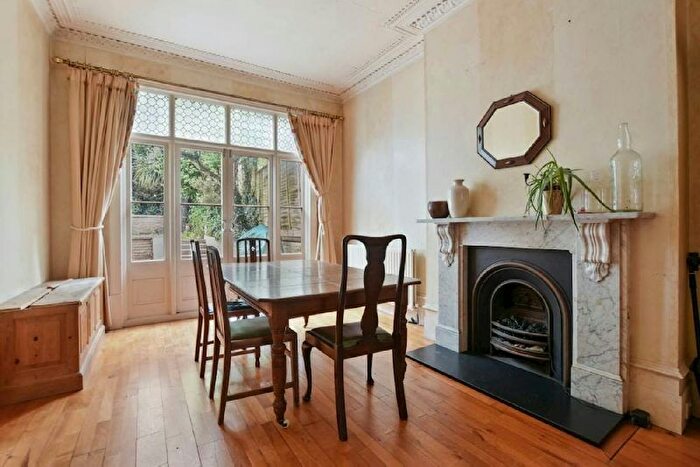 6 Bedroom Terraced House For Sale In Whitehall Park, London, N19