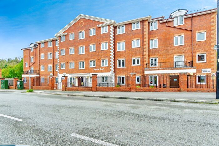 2 Bedroom Flat For Sale In Croydon Road, Caterham, Surrey, CR3