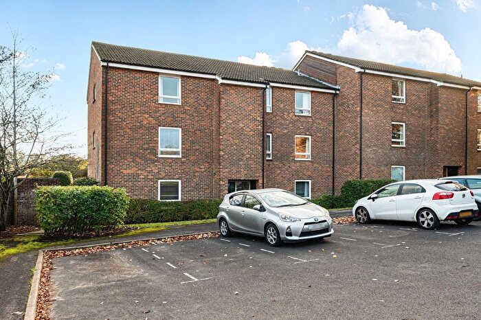 1 Bedroom Flat To Rent In Elder Close, Winchester, SO22
