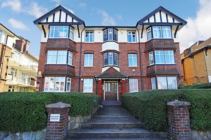 3 Bedroom Flat To Rent In Kenton Road, Harrow, HA3
