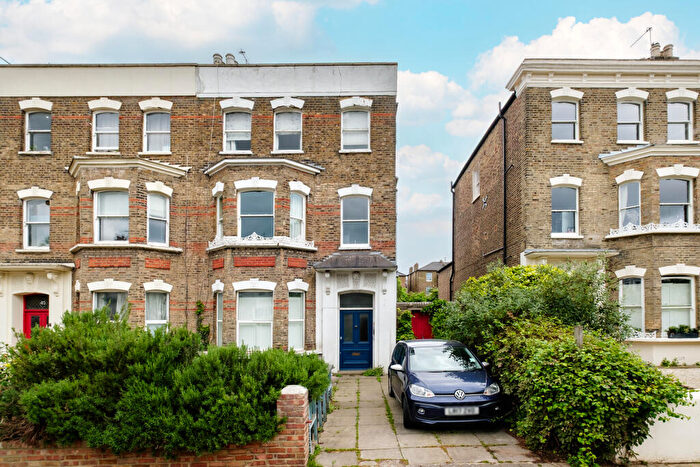 1 Bedroom Flat For Sale In Penn Road, London, N7