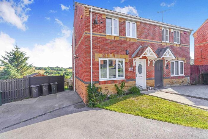 3 Bedroom Semi-Detached House For Sale In Wentworth Crescent, Bradford, BD4