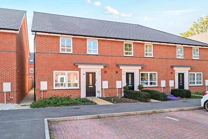 3 Bedroom End Terrace House For Sale In Cartwright Drive, Chertsey, KT16