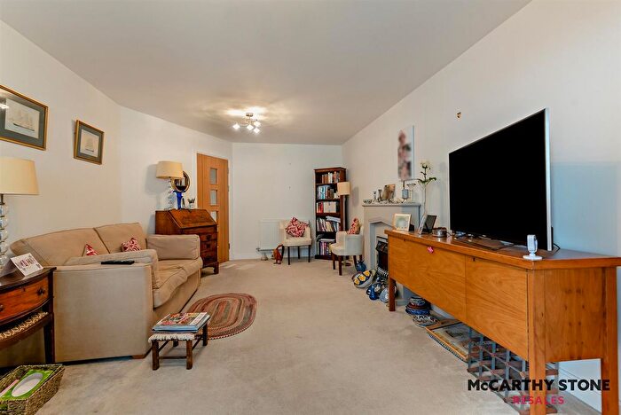 1 Bedroom Flat For Sale In South Parade, Southsea, Hampshire, PO4