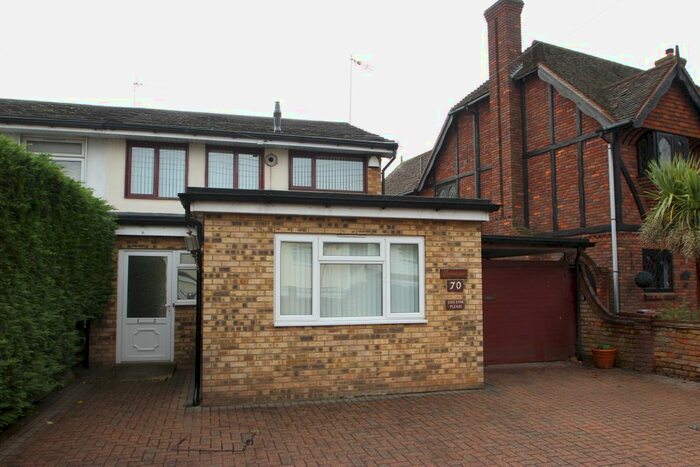 4 Bedroom Semi-Detached House To Rent In Daws Heath Road, Benfleet SS7