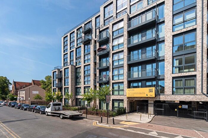3 Bedroom Apartment To Rent In Herschel Street Slough, SL1