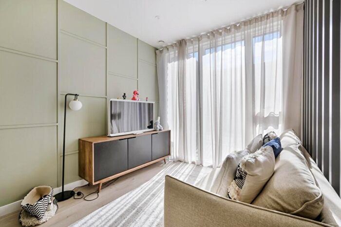 4 Bedroom Town House For Sale In Springpark Drive, London, N4