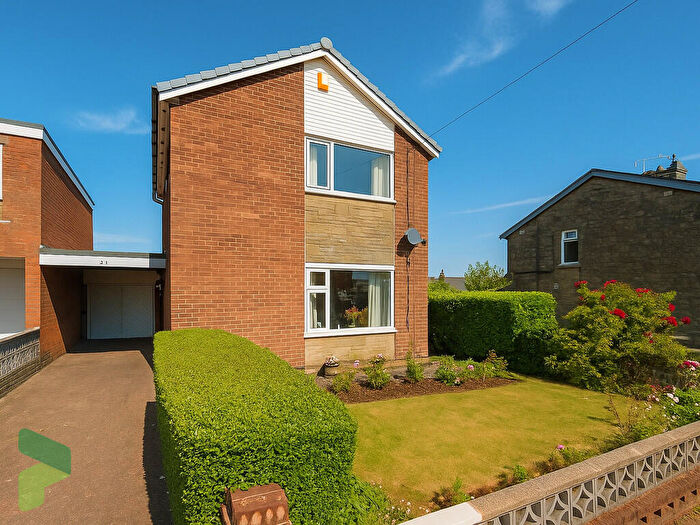 3 Bedroom Detached House For Sale In Knowlesly Road, Darwen, BB3