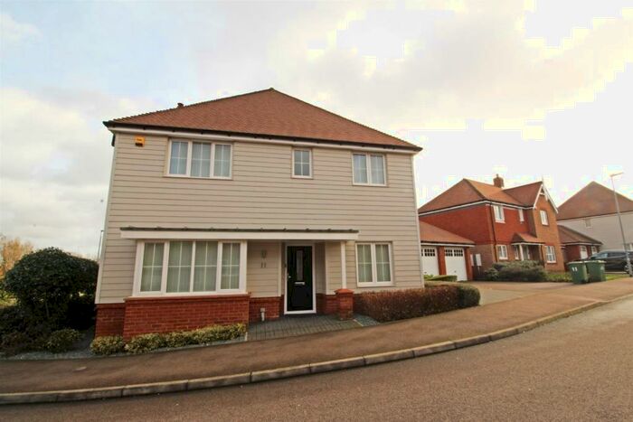 4 Bedroom Detached House To Rent In Hastings Avenue, Cheshunt, EN7