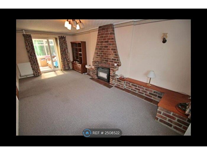 3 Bedroom Terraced House To Rent In Dunsmore Close, Beeston, Nottingham, NG9