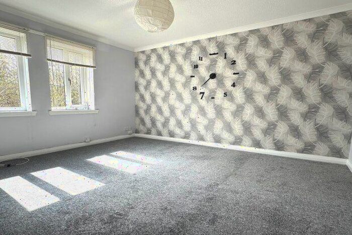 2 Bedroom Flat To Rent In Valley Court, Hamilton, ML3