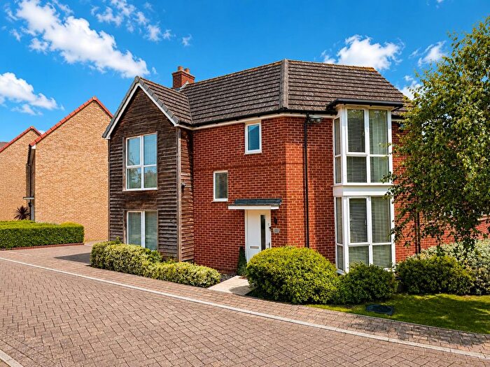 3 Bedroom Detached House For Sale In Arthur Maybury Close, Repton Park, TN23