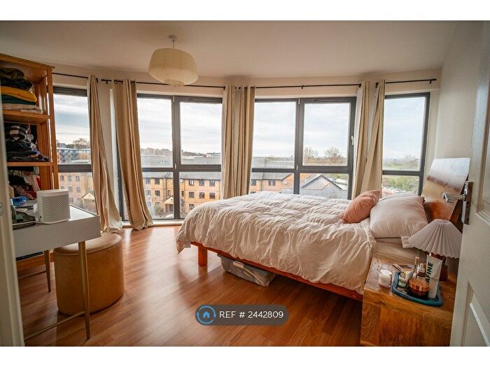 2 Bedroom Flat To Rent In Dockside Court, London, E5
