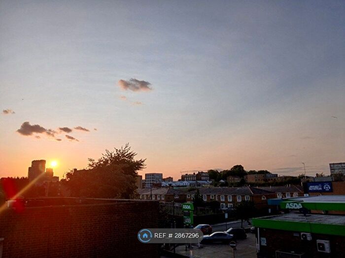 2 Bedroom Flat To Rent In Hughes Mansions, London, E1