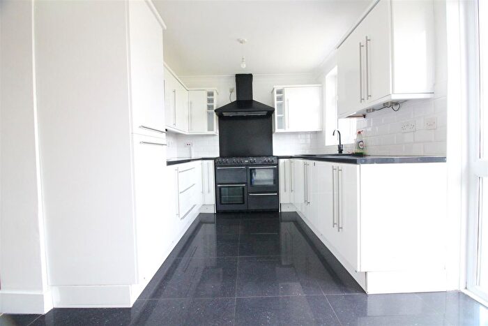 3 Bedroom Semi Detached House To Rent In Weymouth Road, Hayes, UB4