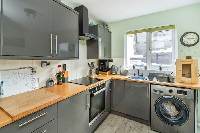 2 Bedroom End Of Terrace House For Sale In Kinnerton Way, Exeter, EX4