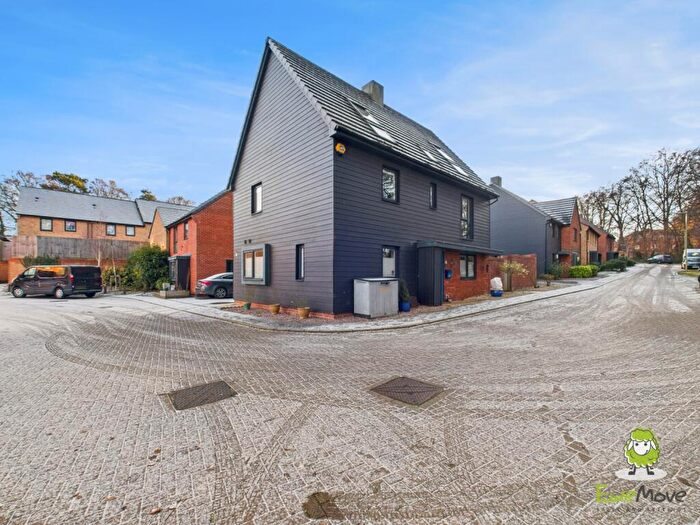 5 Bedroom Detached House For Sale In Fairway Road, Basingstoke, RG24