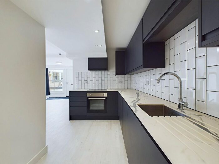 4 Bedroom Flat To Rent In Passage Road, Westbury-On-Trym, Bristol, BS9