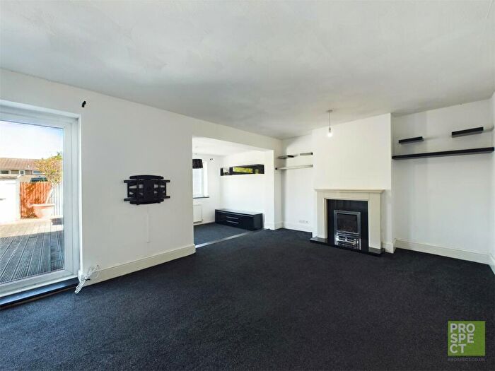 4 Bedroom Semi-Detached House To Rent In Sandhurst Lane, Blackwater, Camberley, Hampshire, GU17