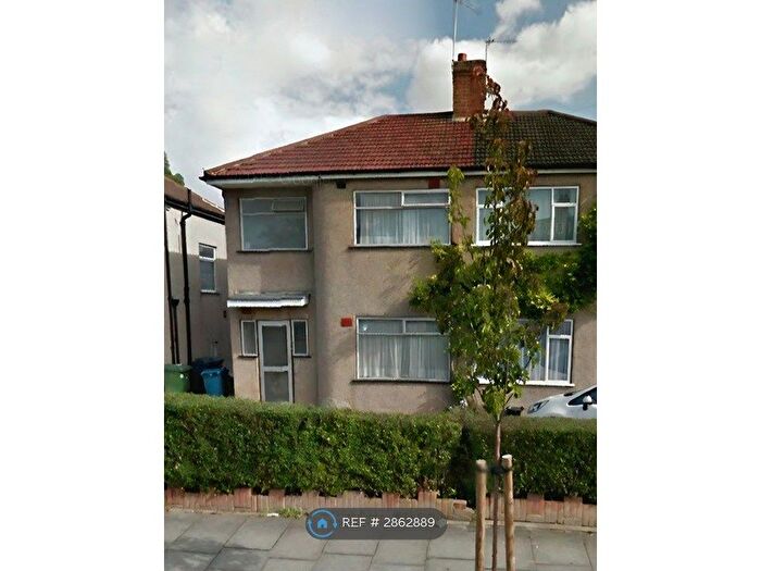 3 Bedroom Semi Detached House To Rent In Warwick Avenue, Harrow, HA2