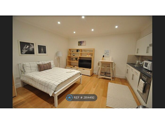1 Bedroom Flat To Rent In St Peters Street, London, N1