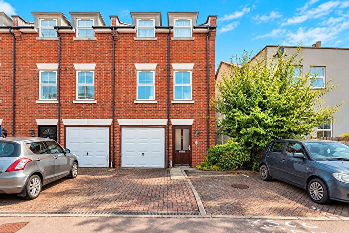 5 Bedroom End Of Terrace House For Sale In Brookbank Close, Cheltenham, Gloucestershire, GL50