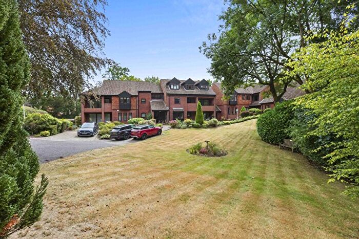 2 Bedroom Flat For Sale In Snells Wood Court, Little Chalfont, HP7