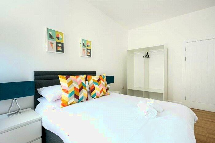 2 Bedroom Apartment To Rent In Sweetman Place, Bristol, BS2