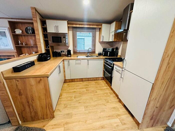2 Bedroom Caravan For Sale In Perowne Way, Sandown, PO36