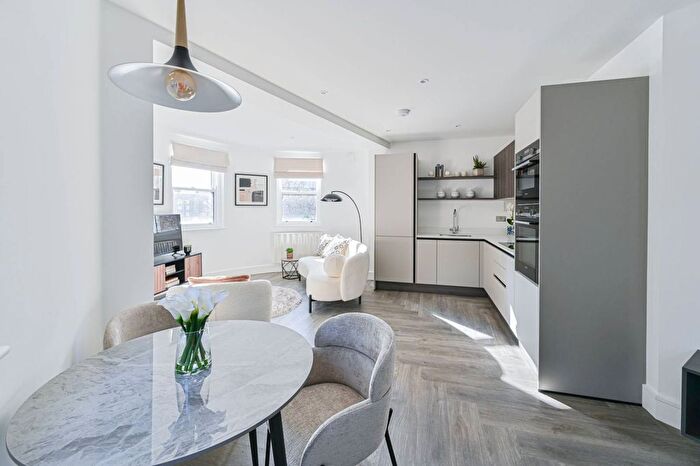 2 Bedroom Flat For Sale In The Wharf Collection, Battersea, London, SW11