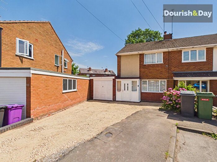 3 Bedroom Semi-Detached House For Sale In The Holmes, Wolverhampton, WV10