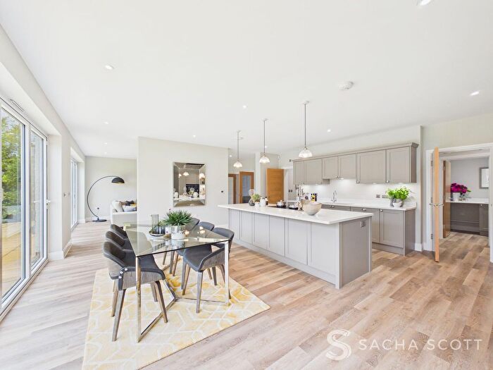 4 Bedroom Detached House For Sale In Cross Road, Tadworth, KT20