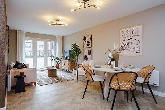 2 Bedroom Apartment For Sale In Whitehouse Gardens, Milton Keynes, Buckinghamshire, MK8