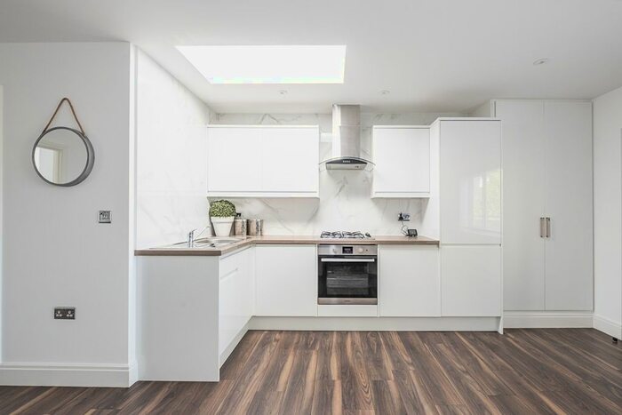2 Bedroom Flat To Rent In Brondesbury Road, London, NW6