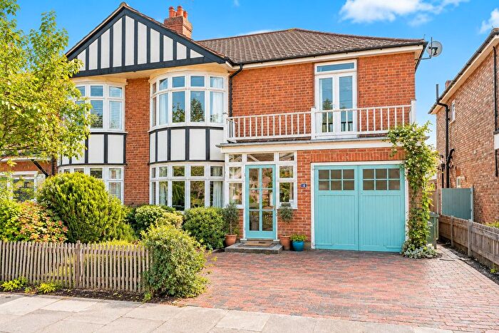4 Bedroom Semi Detached House For Sale In Park Avenue, Staines-Upon-Thames, TW18