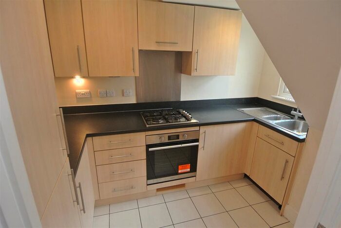 2 Bedroom Flat To Rent In Addlestone Park, Addlestone, KT15