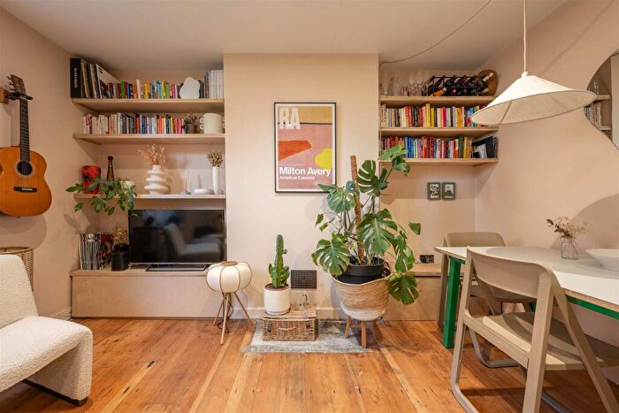 1 Bedroom Flat For Sale In Pembury Road, Hackney, E5