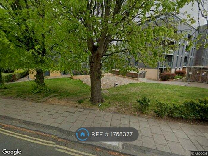 2 Bedroom Flat To Rent In Newsom Place, St. Albans, AL1