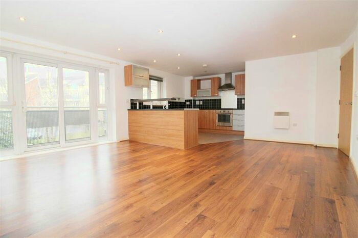 2 Bedroom Flat To Rent In Branagh Court, Reading, Berkshire, RG30