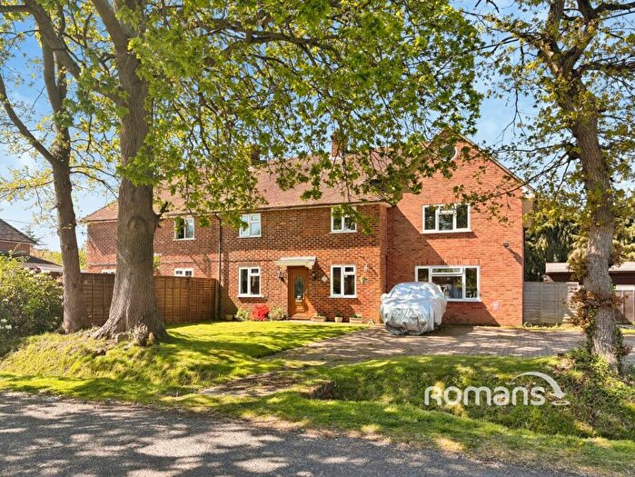 4 Bedroom Semi-Detached House For Sale In Moulsham Copse Lane, Yateley, Hampshire, GU46