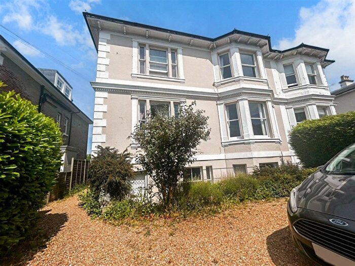 2 Bedroom Flat For Sale In Beulah Road, Tunbridge Wells, Kent, TN1