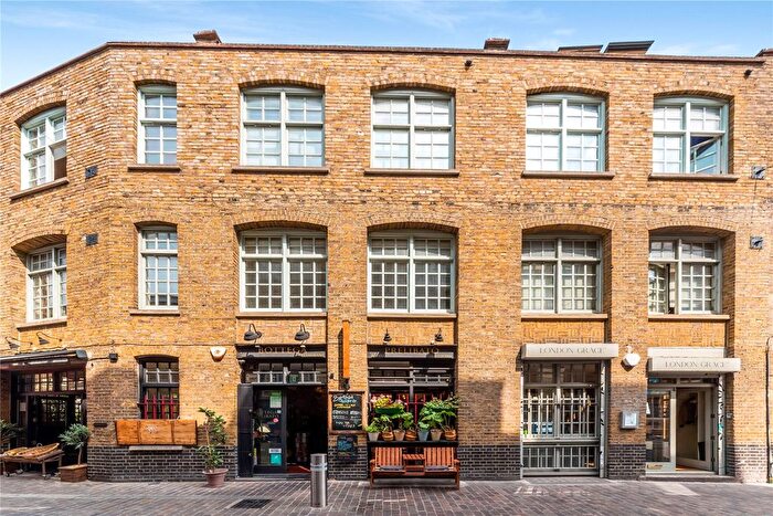 Studio To Rent In Chapel Place, London, EC2A